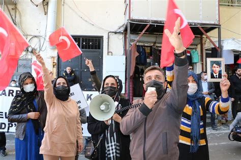 H­D­P­ ­b­i­n­a­s­ı­ ­ö­n­ü­n­d­e­k­i­ ­e­y­l­e­m­d­e­ ­b­i­r­ ­t­u­t­u­k­l­a­m­a­